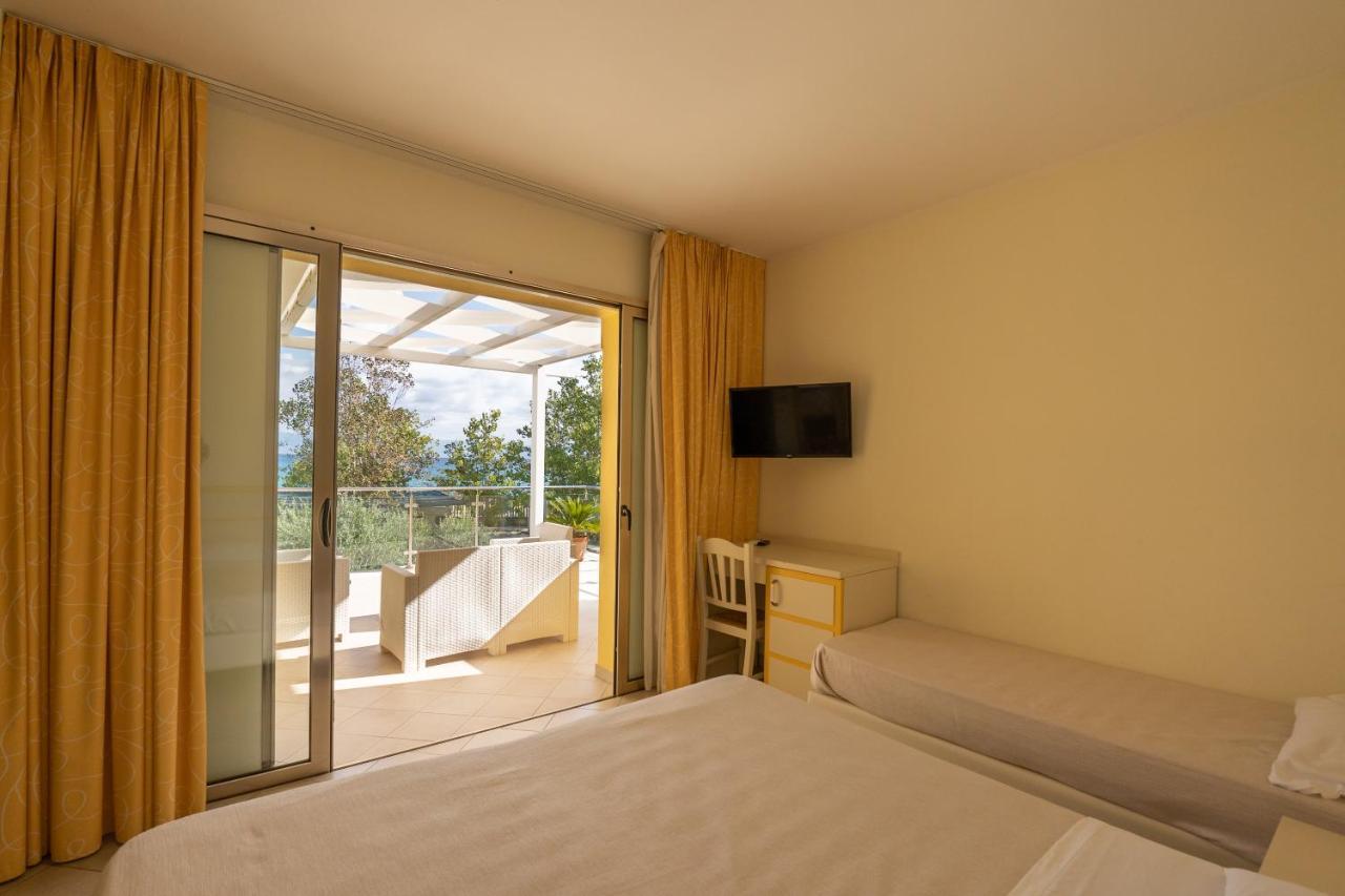 Hotel Baia Di Trainiti Vibo Valentia Extérieur photo