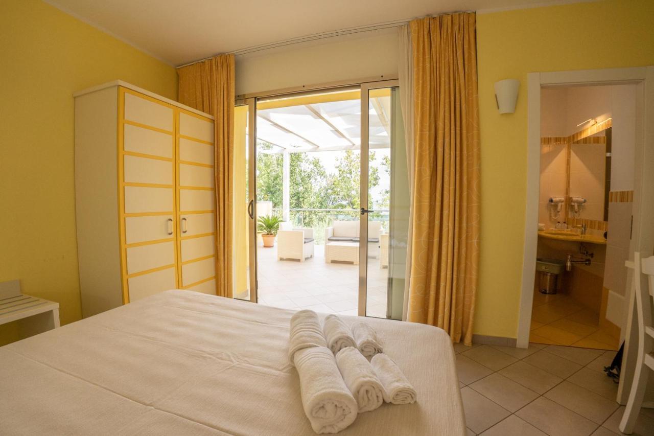 Hotel Baia Di Trainiti Vibo Valentia Extérieur photo